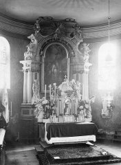 historické foto interiéru kostela (hlavní oltář)