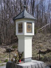 nová kaplička u zbořeného kostela