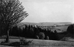 historické foto vsi s kostelem