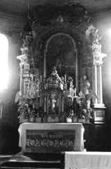 historické foto interiéru kostela - hlaní oltář