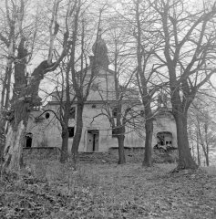průčelí kostela