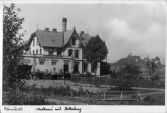 kostel na dobové pohlednici (v pozadí)