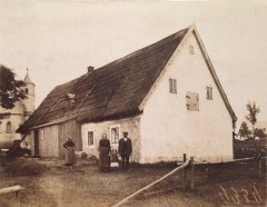 historické foto kaple (vlevo v pozadí)