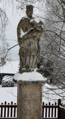 opravená socha sv. Jana Nepomuckého, nyní v Číhané
