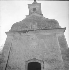 průčelí kaple