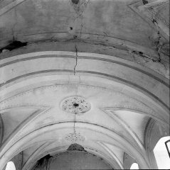 pohled do interiéru - klenba presbytáře