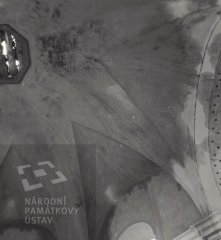 interiér původní kaple po požáru - klenba presbytáře