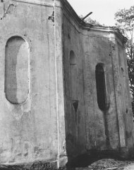 původní kaple po požáru - bourání střechy