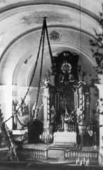 historické foto interiéru kostela - hlavní oltář