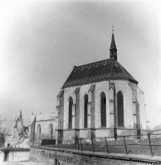 zachovaná část kostela po zřícení věže