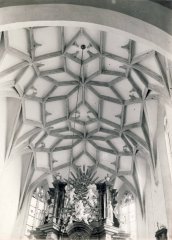 síťová klenba presbytáře