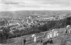 dobová pohlednice města s kostelem