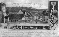 dobová pohlednice města s kostelem (vlevo)