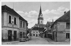 dobová pohlednice města s kostelem