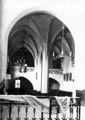 historické foto interiéru kostela - přední část