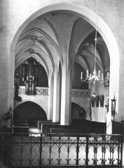 historické foto interiéru kostela - přední část