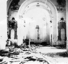 interiér původního kostela krátce před odstřelem