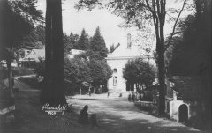 historické foto poutního areálu s původním kostelem