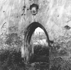 boční vchod do kostela
