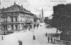 dobová pohlednice města s kostelem (v pozadí)