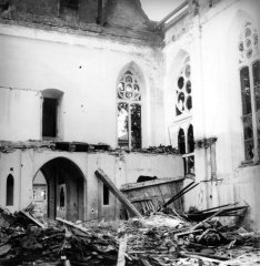 kostel připravený k demolici - interiér
