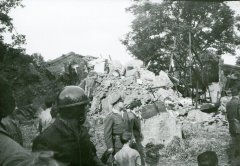 trosky kostela po demolici