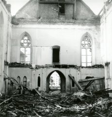 kostel připravený k demolici - interiér
