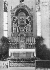 historické foto interiéru kostela - hlavní oltář