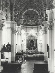 historické foto interiéru kostela - zadní část