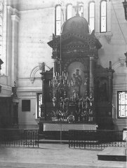 historické foto interiéru kostela  - boční oltář