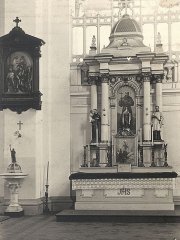 historické foto interiéru kostela  - boční oltář