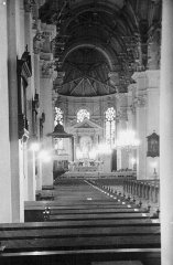 historické foto interiéru kostela - zadní část