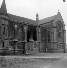 kostel krátce před demolicí - průčelí