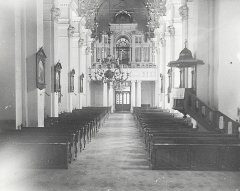 historické foto interiéru kostela - přední část