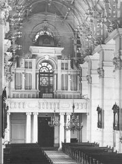 historické foto interiéru kostela  - přední část