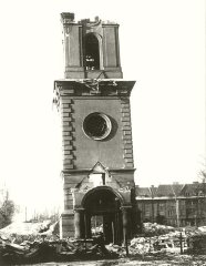 věž kostela před odstřelem