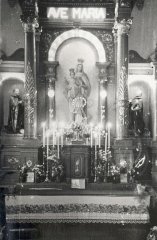 historické foto interiéru kostela - boční oltář