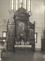 historické foto interiéru kostela - boční oltář