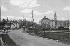 pohled na město s kostelem