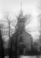 historické foto kostela nedlouho před demolicí