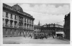 dobová pohlednice města s kostelem (v pozadí)