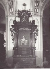 historické foto interiéru kostela (boční oltář)