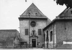 průčelí kostela