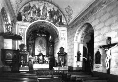 historické foto interiéru kostela (zadní část)