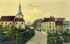 dobová pohlednice města s kostelem