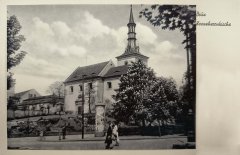 historická pohlednice s kostelem