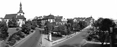 historické foto kostela (vlevo)