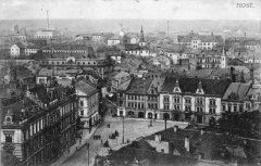 dobová pohlednice města s kostelem (v pozadí)
