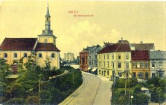 dobová pohlednice města s kostelem