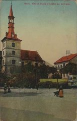 historická pohlednice s kostelem